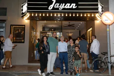 Película ‘L’Àvia i el foraster’ de Sergi Miralles en el Cine Jayan con coloquio (1)