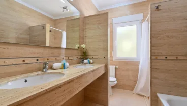 Relájate en este baño completo de Villa Frederique