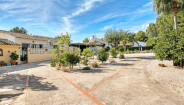 Villa reformada con posibilidad de ampliación