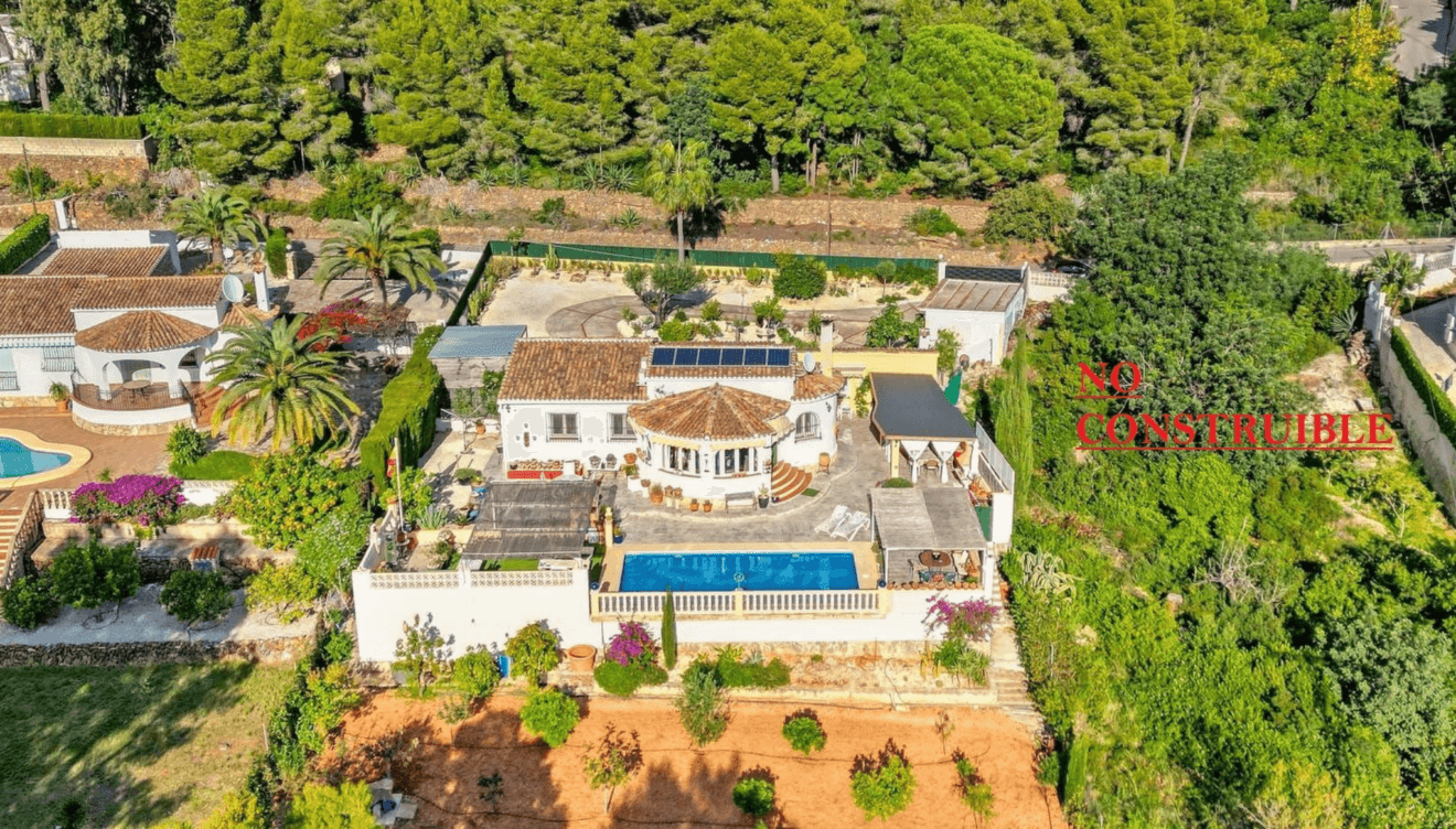 Villa reformada en Jávea con licencia turística