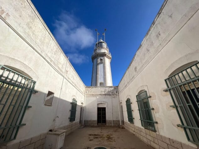 Imagen: Patio interior del Faro del Cabo de la Nao