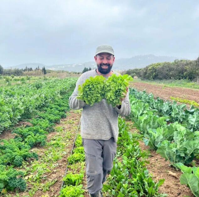 Imagen: Vicent en el campo de Xàbia | Foto @riuraudelaseniola