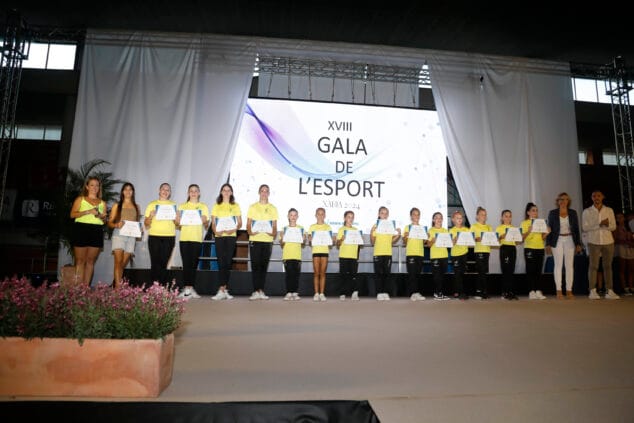 Imagen: Gimnastas en la XVIII Gala de l'esport Xàbia