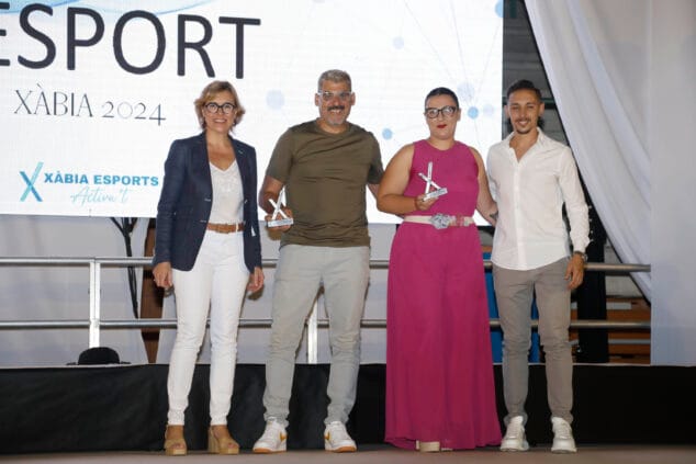 Imagen: Los pilotos Vicent y Maya Serrat en la XVIII Gala de l'esport Xàbia