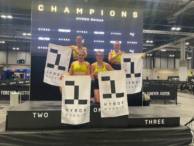 Imagen: Atletas de Xàbia en el podio de Hyrox Madrid