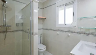 Baños renovados en esta vivienda de La Cala