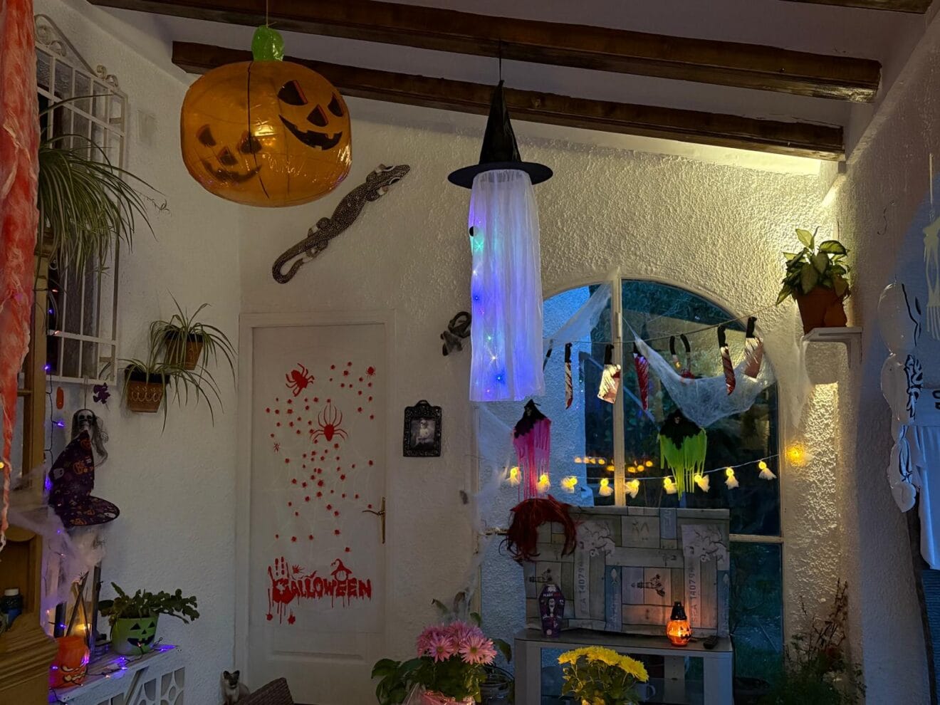 Decoración halloween en la casa de Mariela y Néstor