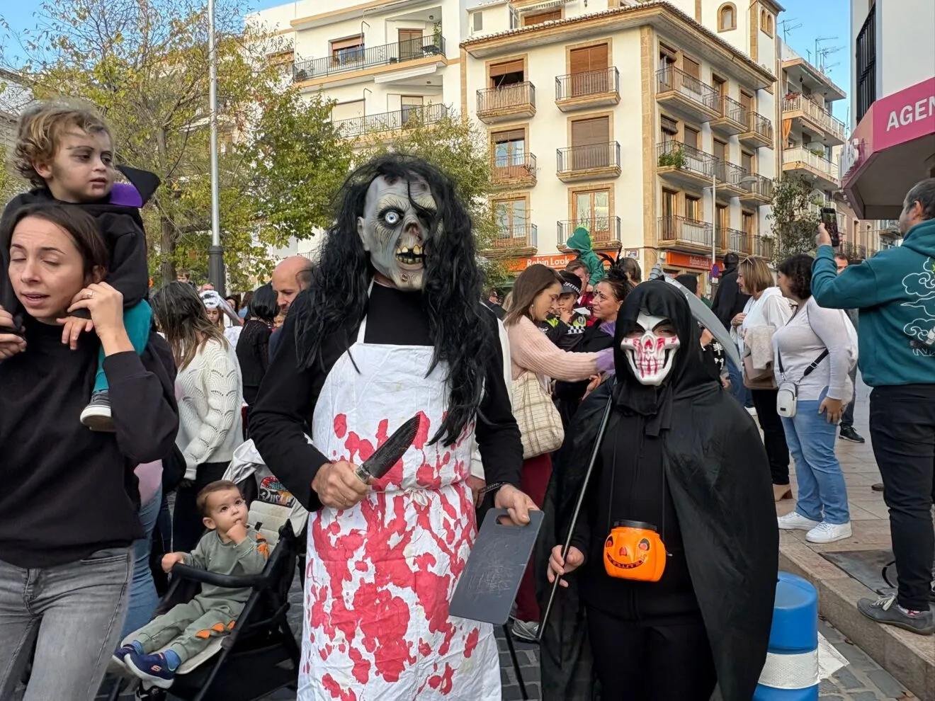 Disfraces de miedo. Desfile de Bubotafest, Halloween 2024 en Xàbia