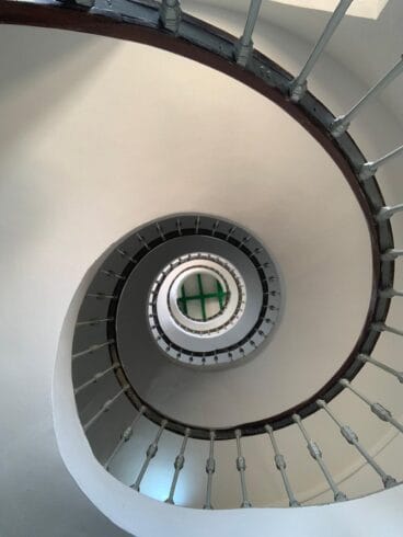 Wendeltreppe, die zum Leuchtturm Cabo la Nao de Xàbia führt