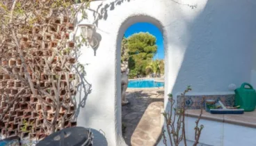 Espacios exteriores diseñados para disfrutar de la tranquilidad y las increíbles vistas al mar desde cualquier punto de la propiedad – copia