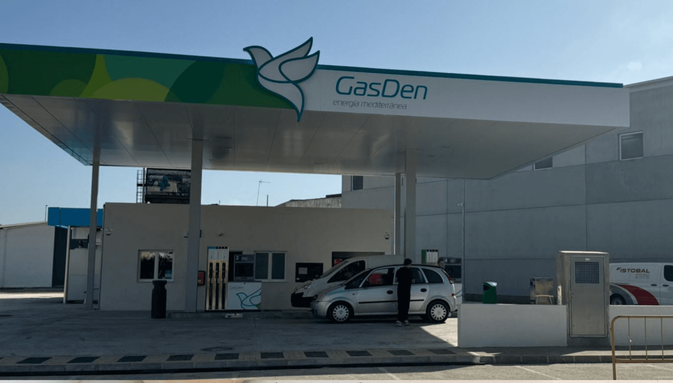 Fachada de la nueva gasolinera Gasden