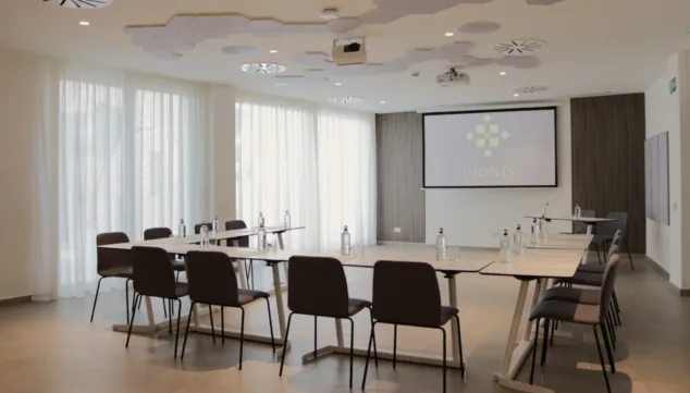 Imagen: La sala de reuniones de Dionis Hotel Boutique dispone de todo el equipamiento necesario