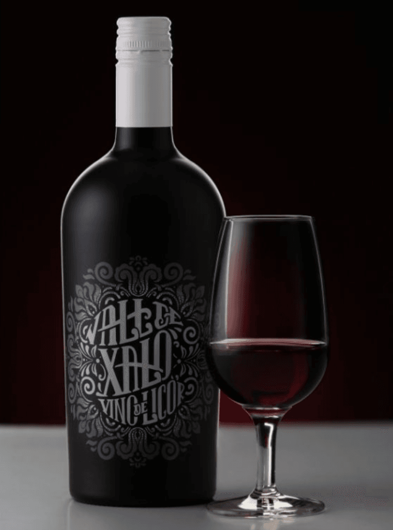 Una mistela que cautiva por su color y sus intensos aromas