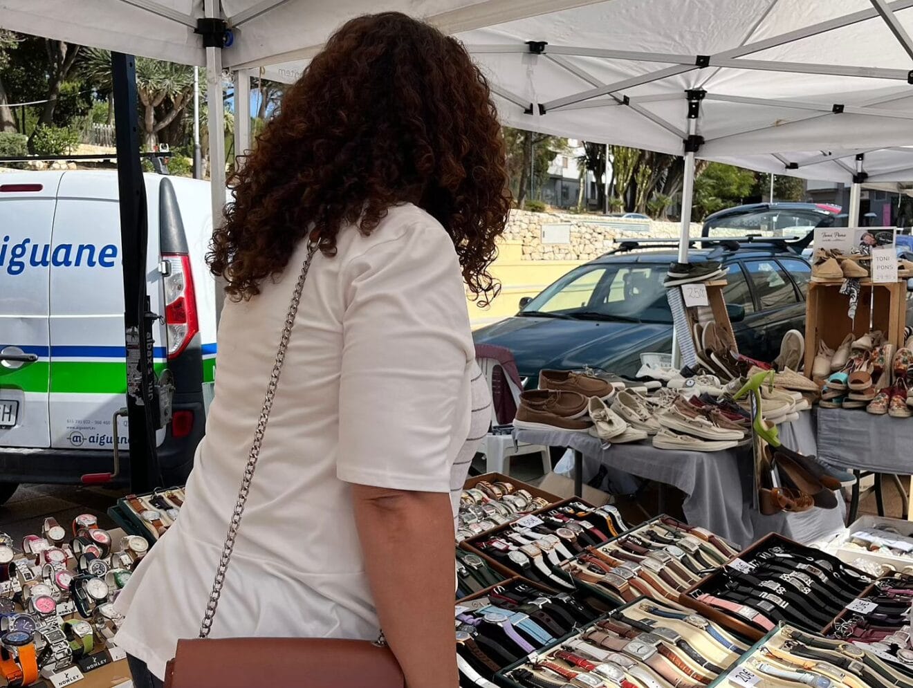 Uno de los puestos de la fira de l'stock a Xàbia