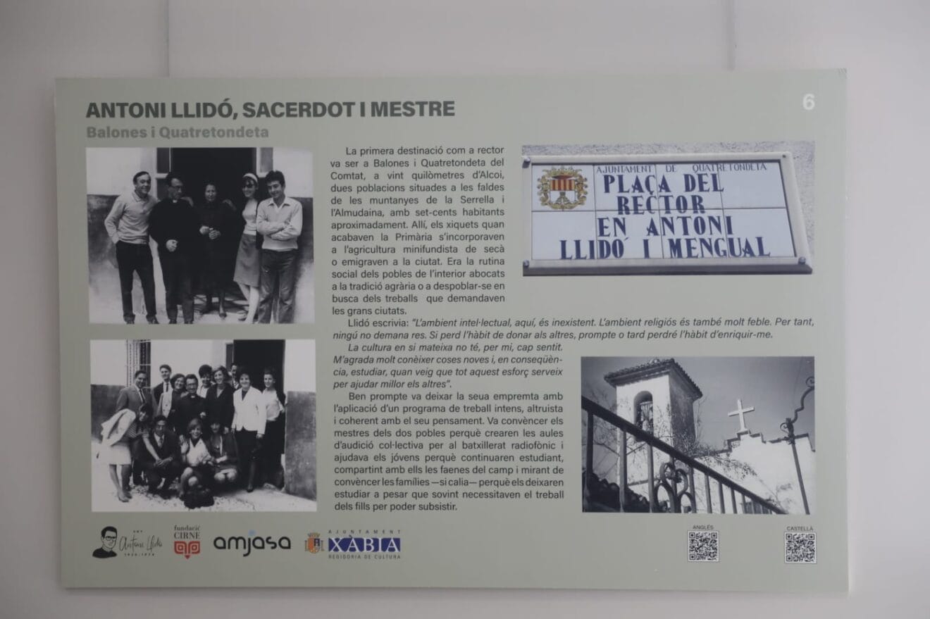 Uno de los paneles de la exposición homenaje a Antoni Llidó
