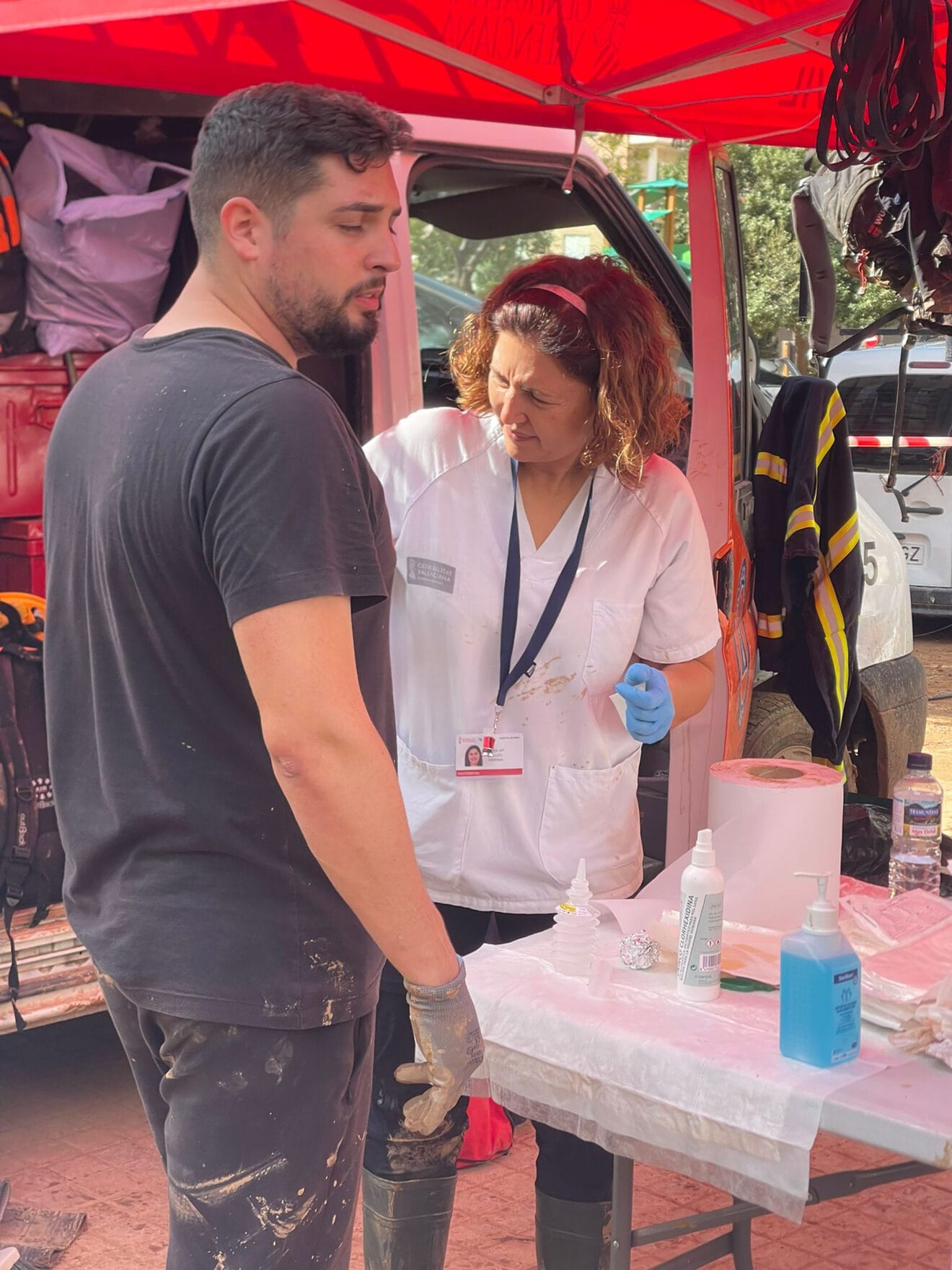 Ayuda de servicios de emergencias de Xàbia en Catarroja