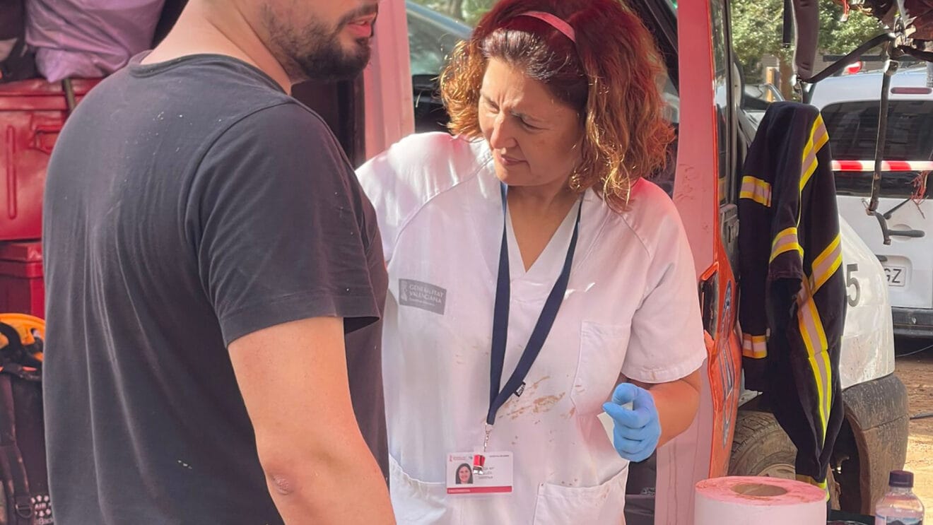 Ayuda de servicios de emergencias de Xàbia en Catarroja dest