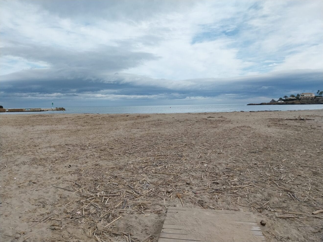 Estado de la Playa del Arenal de Xàbia tras el temporal