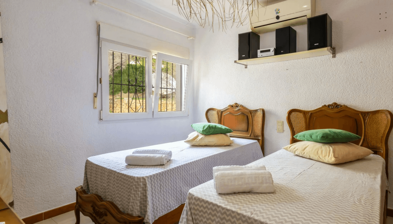 Doppelzimmer mit Tageslicht und Einbauschränken