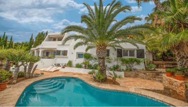 Imagen: Piscina con orientación al Montgó