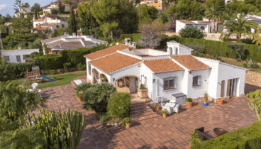 Blick auf das Haus, um einen großzügigen Außenbereich zu genießen