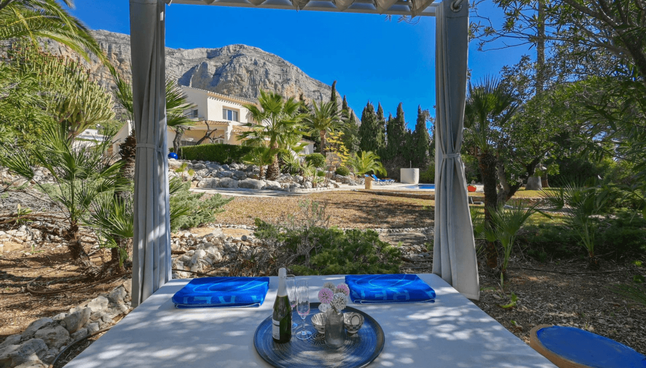 Vive unas vacaciones de ensueño en la Casa Cava de la Vida, donde lujo y comodidad se encuentran