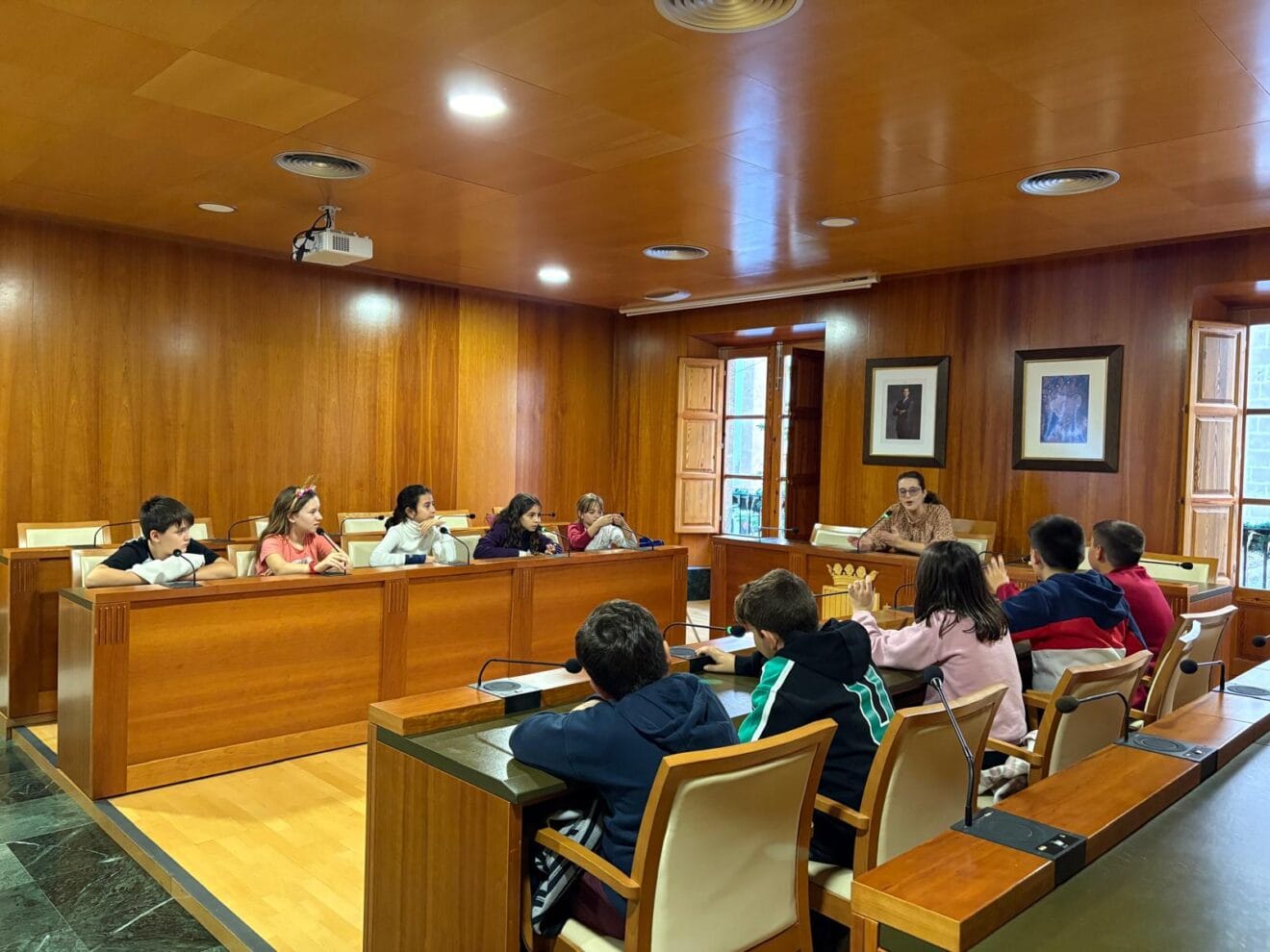 Reunión del Consell d'Infància contra el Monstruo de las Toallitas en Xàbia