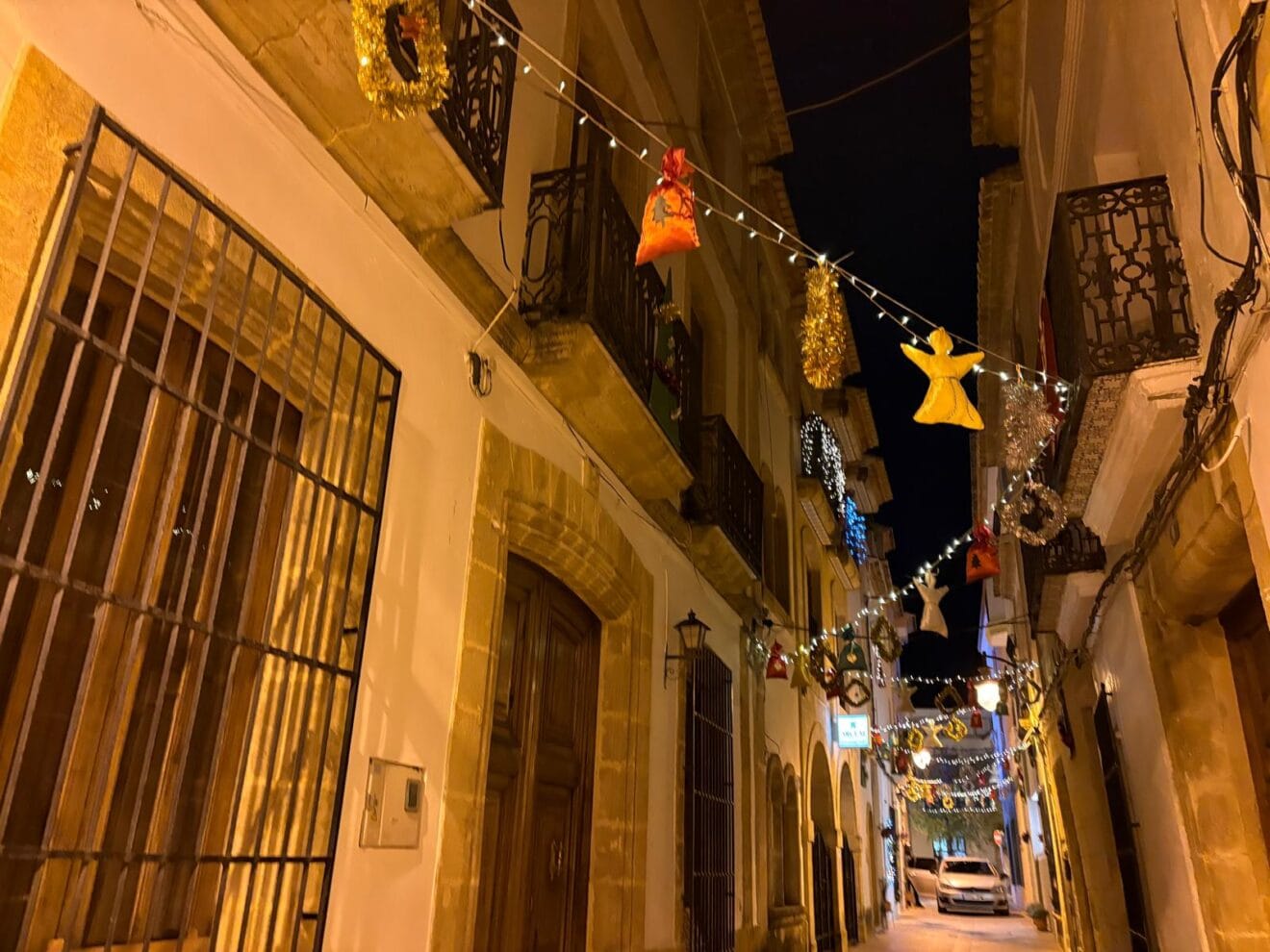 Decoración navideña en la calle Tossal de Baix de Xàbia (1)