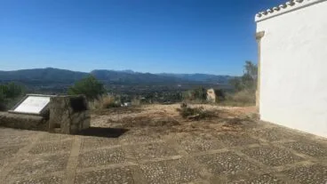 Zona exterior de la Ermita de Santa Lucía en Xàbia