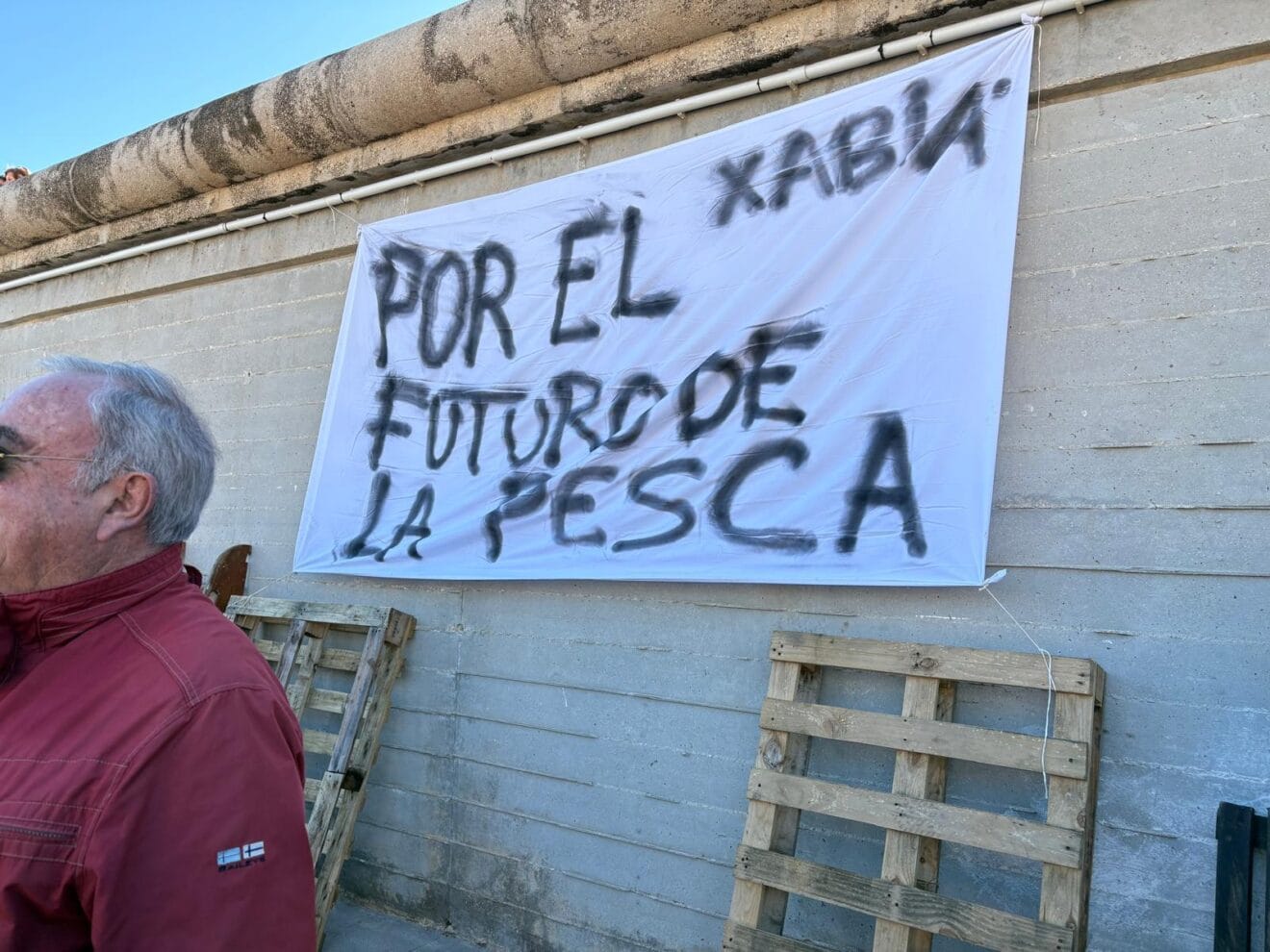 Pancarta en la manifestación de los pescadores de Xàbia