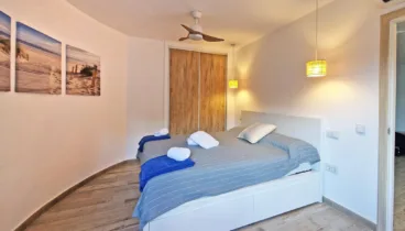 Dormitorio doble con luz natural