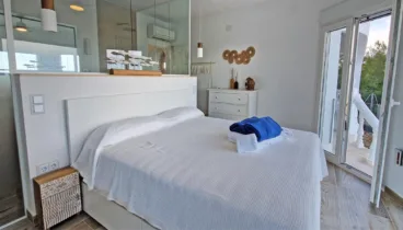 Dormitorio principal con baño en suite