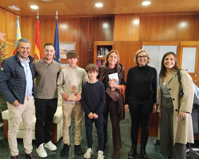 Imagen: El Ayuntamiento de Xàbia recibe al joven regatista Mateo Carbonell