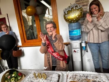 Inés Abad sopla sus velas