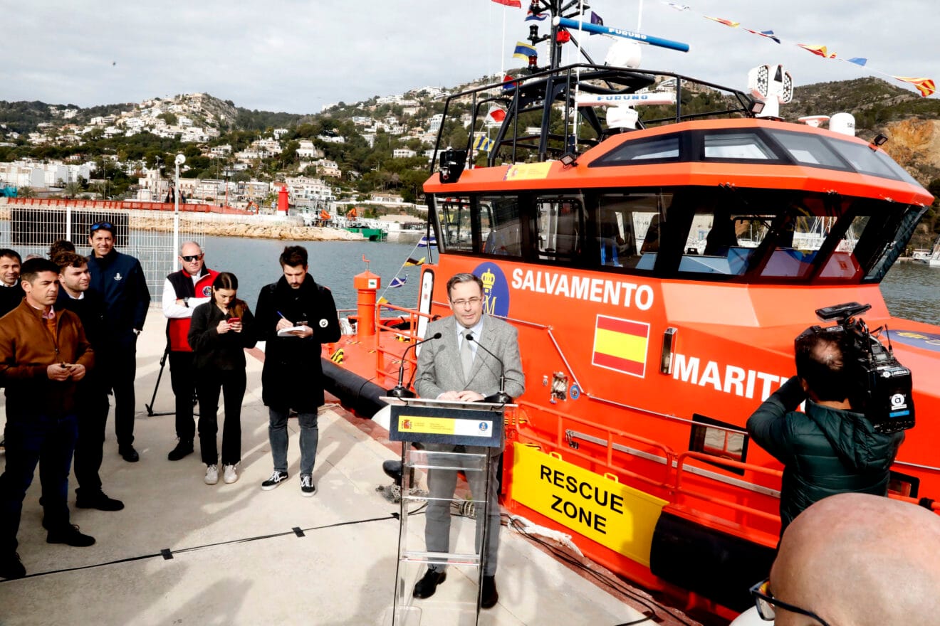 Presentación de la nueva embarcación de Salvamar en Xàbia (6)
