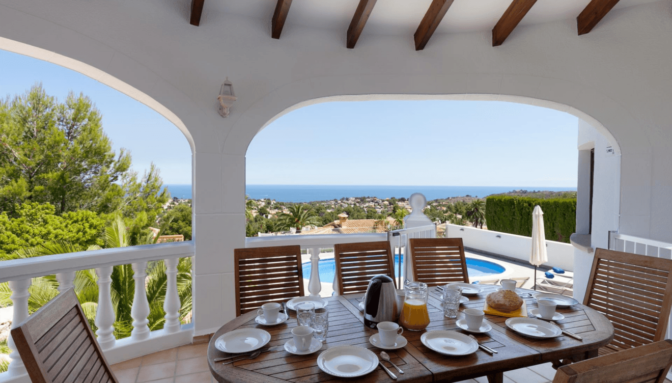Vistas al mar desde la terraza cubierta