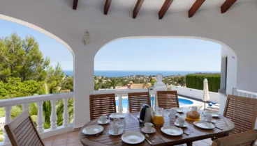 Vistas al mar desde la terraza cubierta