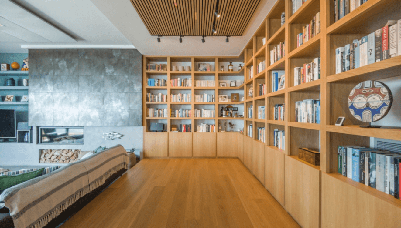 Biblioteca privada con mobiliario a medida