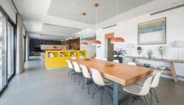 Comedor amplio con diseño elegante y funcional