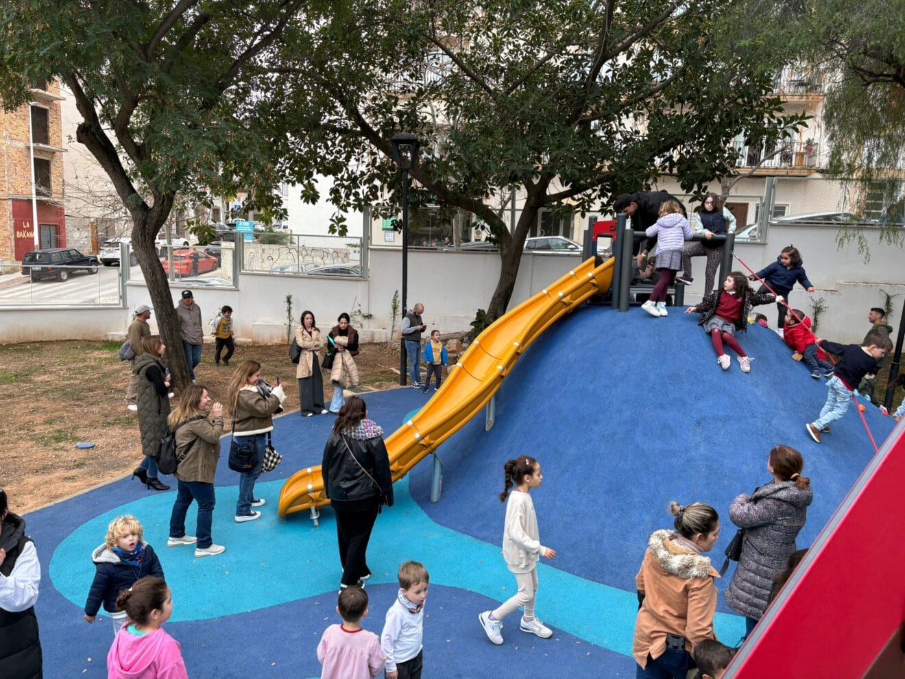 Zona de juegos del Parque Reina Sofía de Thiviers en Xàbia