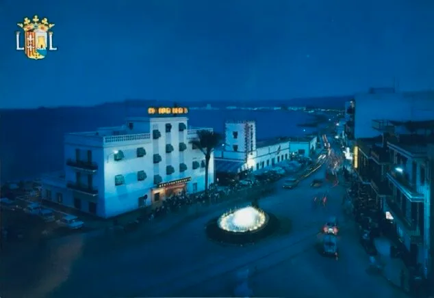 Imagen: Plaza Almirante Bastarreche con su antigua fuente luminosa | Foto Archivo Particular