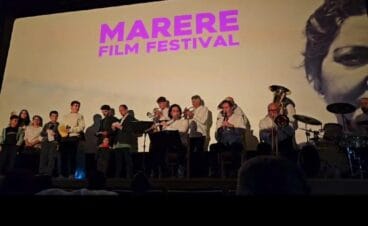 Alumnos del colegio Graüll recogiendo el premio