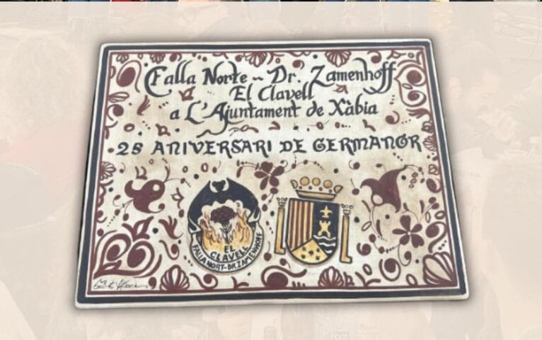 Baldosín conmemorativo 25 años de la Falla Dr. Zamenhoff El Clavell