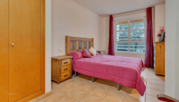 Dormitorio principal con baño en suite