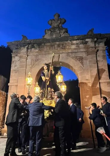 Imagen de Jesús Nazareno a la salida del Calvario | Foto Cofradía del Nazareno