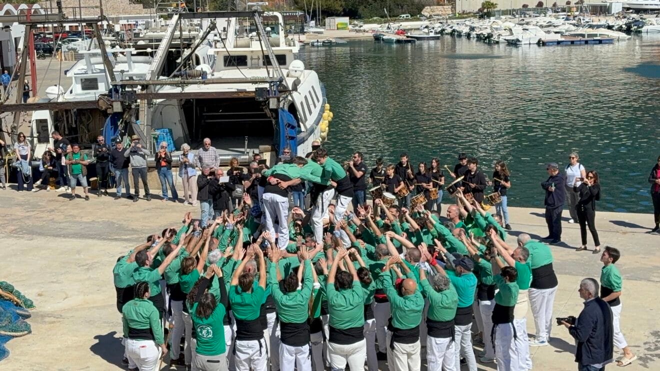 Acto de la Muixeranga en el Puerto de Xàbia