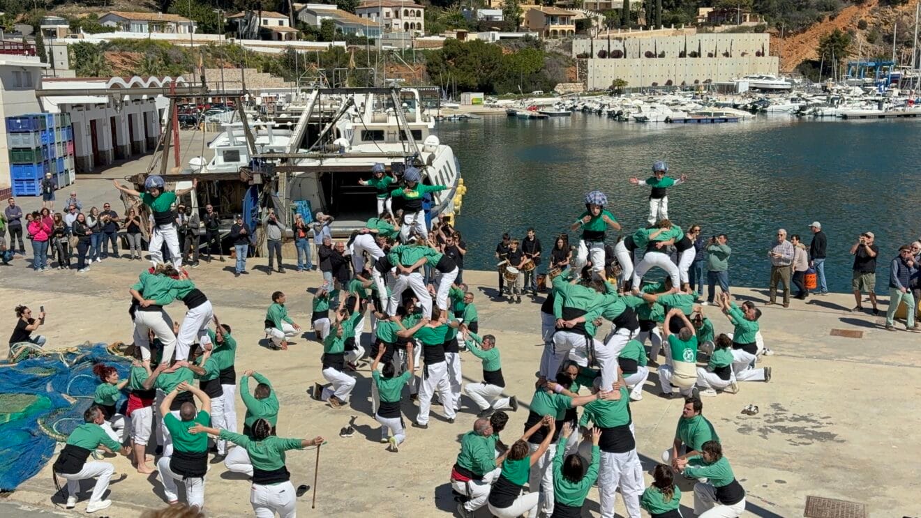Acto de la Muixeranga en el Puerto de XàbiaActo de la Muixeranga en el Puerto de Xàbia