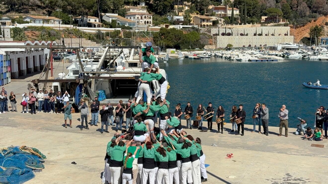Acto de la Muixeranga en el Puerto de XàbiaActo de la Muixeranga en el Puerto de Xàbia