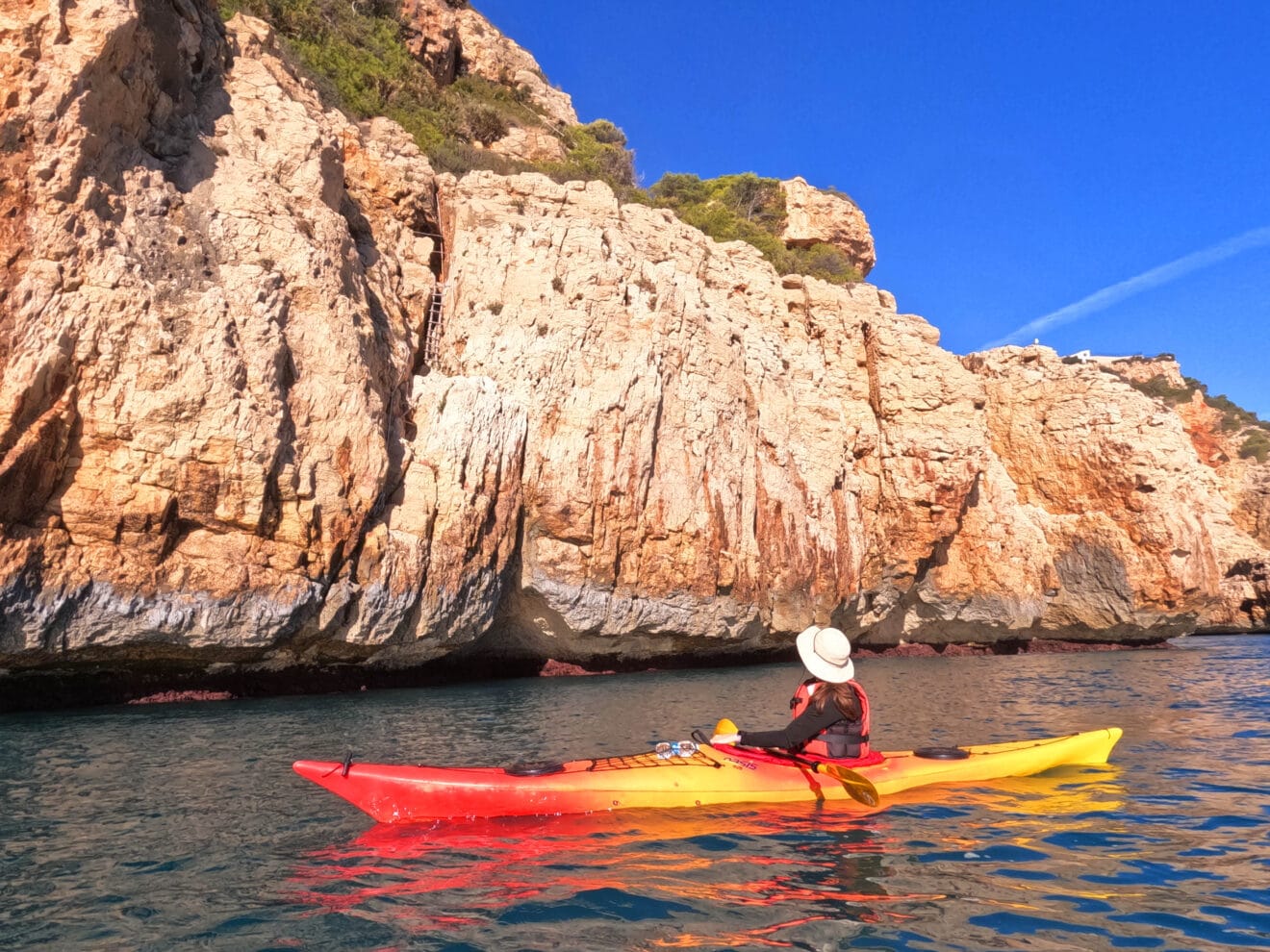 Kayak en la costa de Jávea desde la cala Portitxol