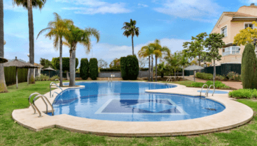 Piscina comunitaria perfecta para los días de sol